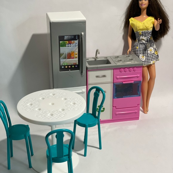 Barbie kitchen set Refrigerator & stove sounds table & chairs - Picture 6 of 6